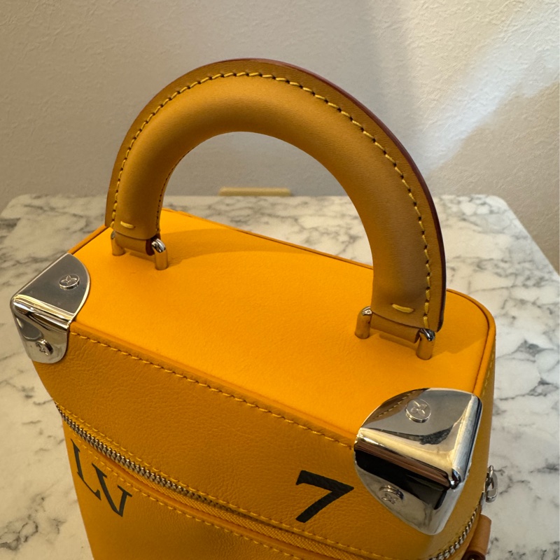 LV黃皮革直式手提斜背包 超好用🫶-39