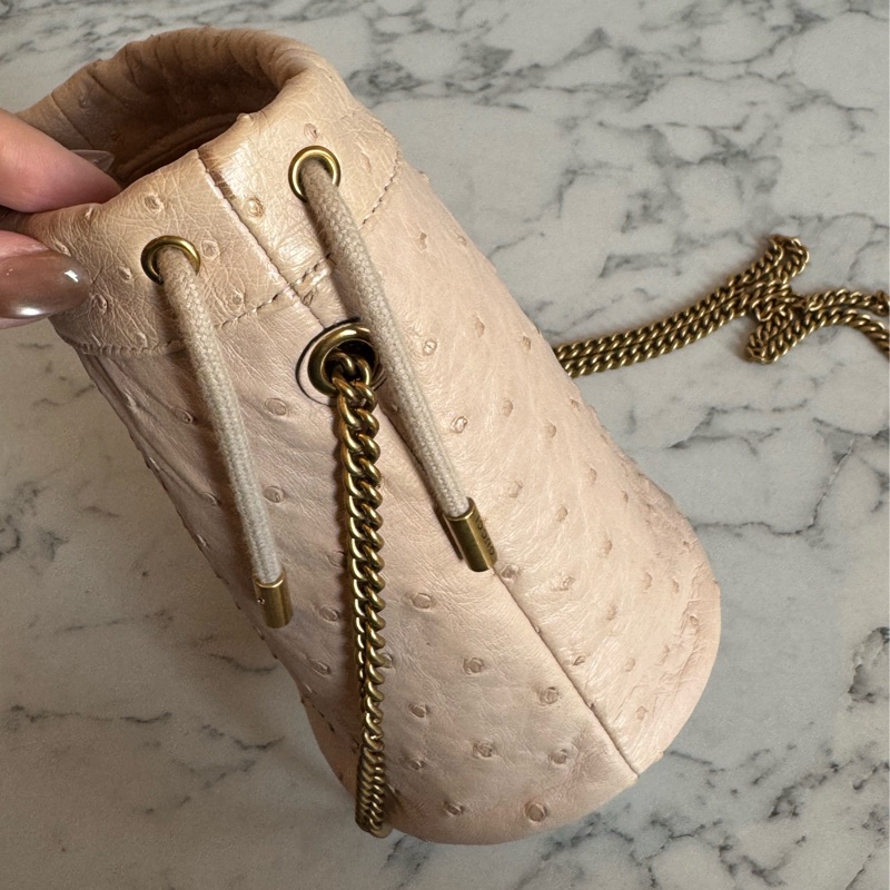 Gucci米膚色鴕鳥皮金雙G水桶包-2