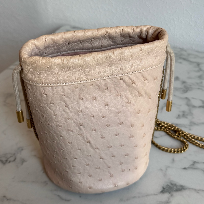 Gucci米膚色鴕鳥皮金雙G水桶包-5