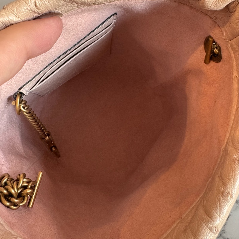 Gucci米膚色鴕鳥皮金雙G水桶包-13