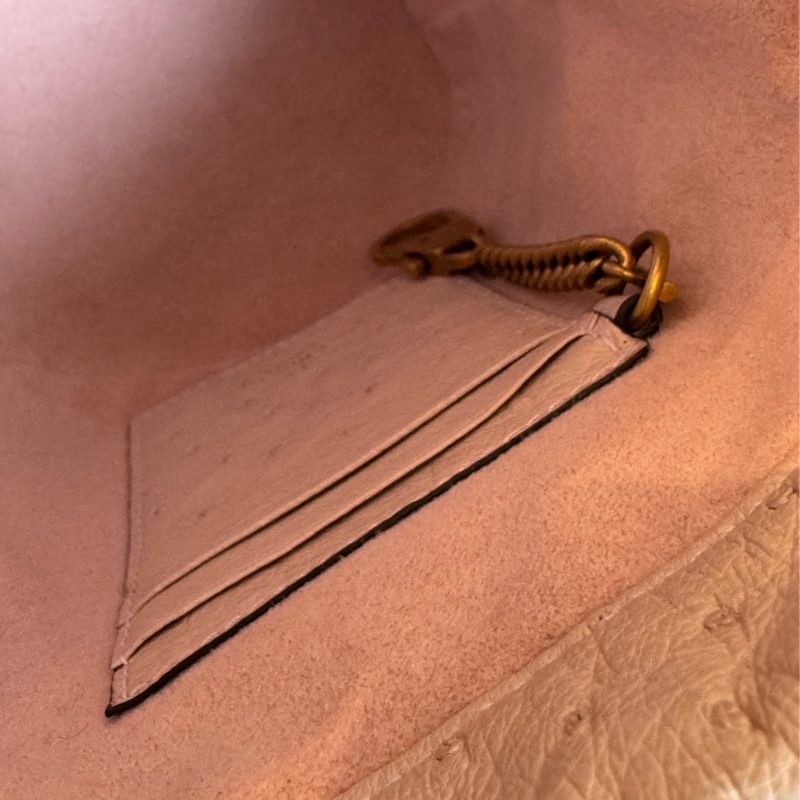 Gucci米膚色鴕鳥皮金雙G水桶包-17