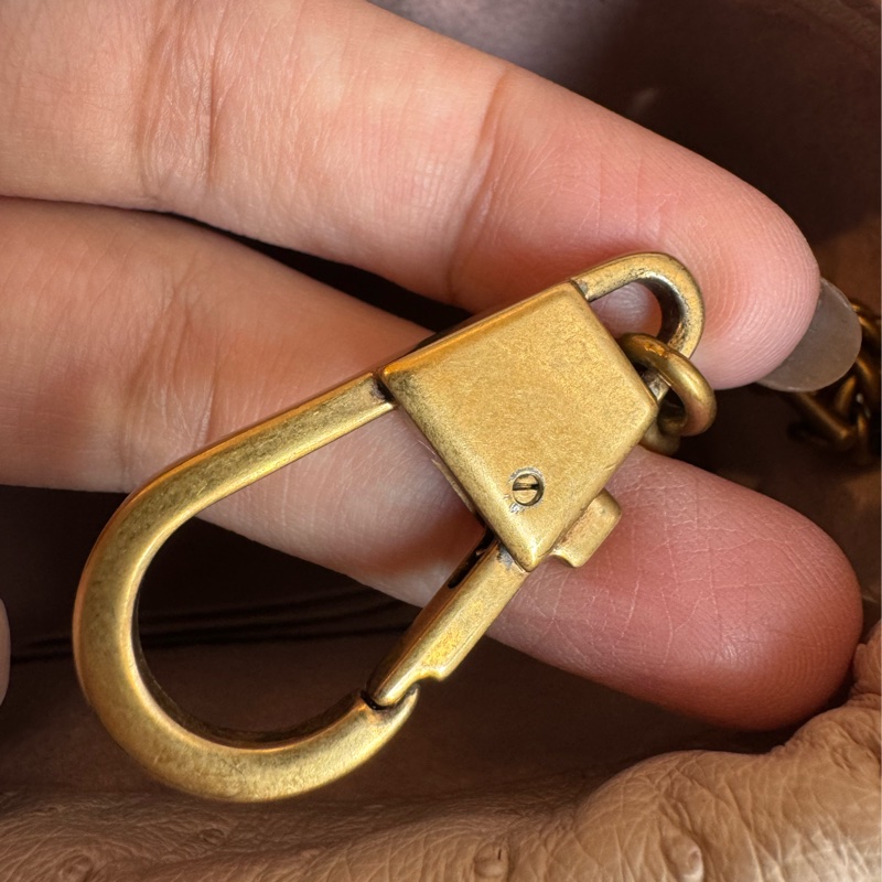 Gucci米膚色鴕鳥皮金雙G水桶包-21