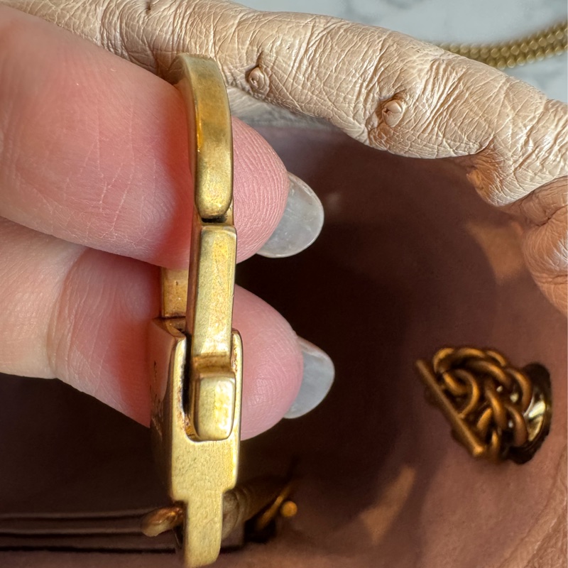 Gucci米膚色鴕鳥皮金雙G水桶包-22