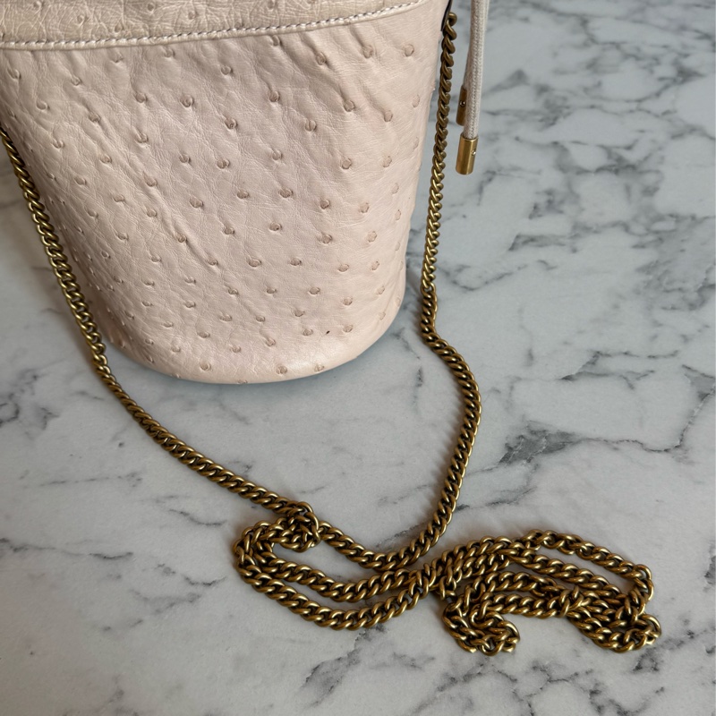 Gucci米膚色鴕鳥皮金雙G水桶包-28