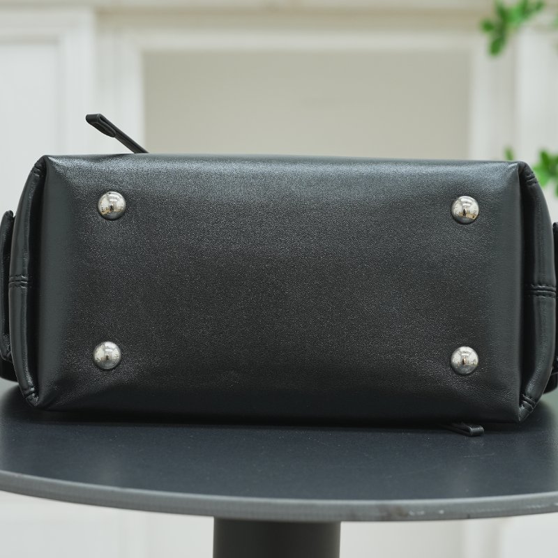 近全新 LouisVuitton/路易威登 黑武士Carryall Cargo PM 肩背包斜背包-4