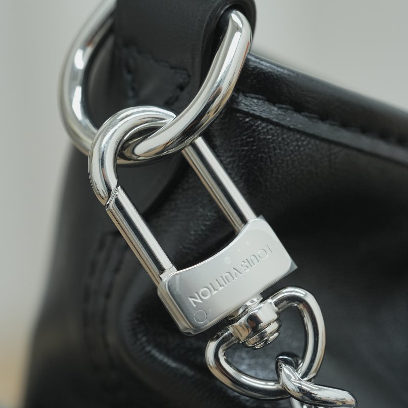 近全新 LouisVuitton/路易威登 黑武士Carryall Cargo PM 肩背包斜背包-17