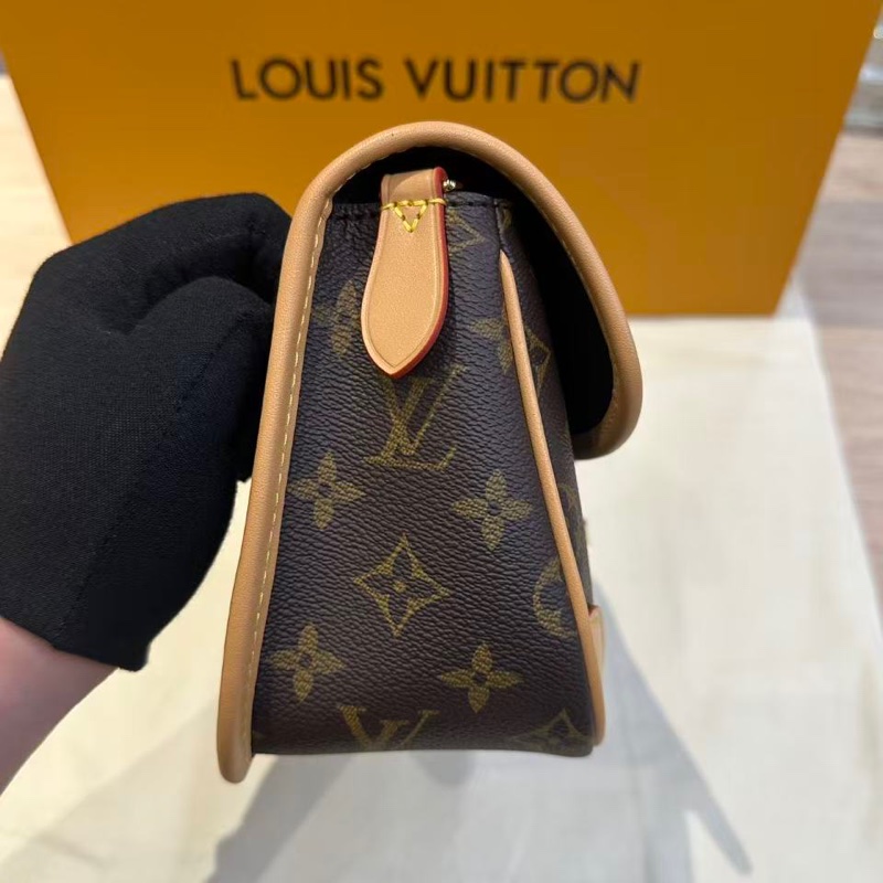 LV 老花法棍包,黑肩帶,芯片款-5