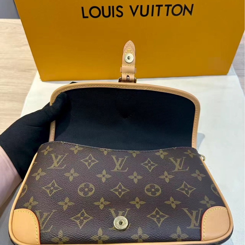 LV 老花法棍包,黑肩帶,芯片款-7