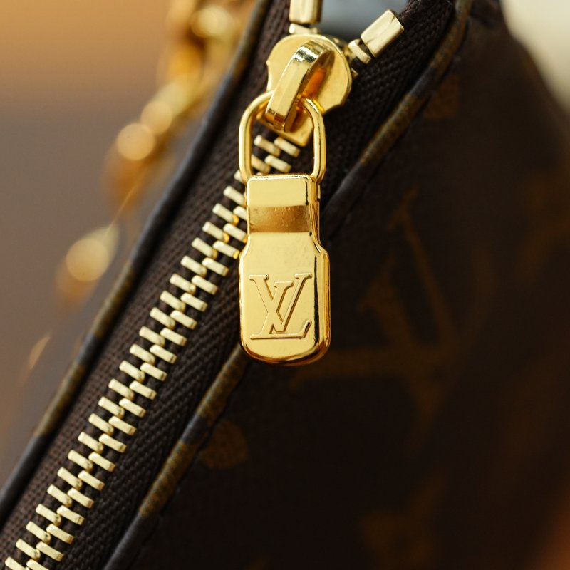 近全新 LouisVuitton/路易威登 Pochette Accessoires 鏈條肩背包-4