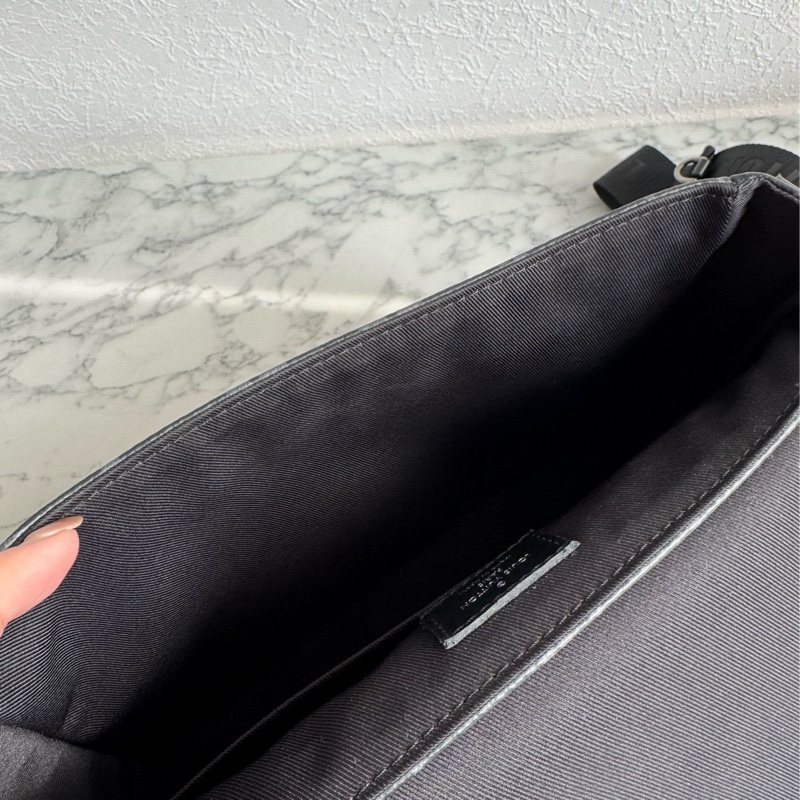 LV M46255黑花紋掀蓋斜背包 男生最愛😻-20