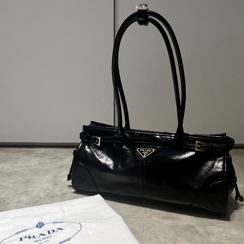 Prada Soft Lux Medium 黑色油蠟長柄包-0