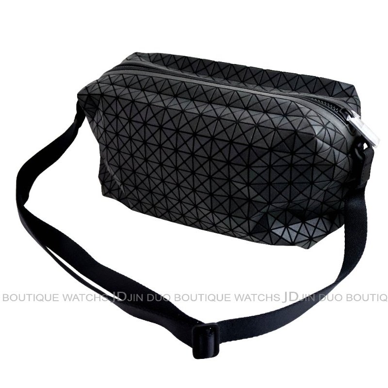 金鐸精品~2503 ISSEY MIYAKE三宅一生BAO BAO KURO BELT BAG霧面黑色三角方格側肩背包 全新品-5