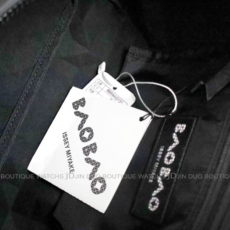 金鐸精品~2503 ISSEY MIYAKE三宅一生BAO BAO KURO BELT BAG霧面黑色三角方格側肩背包 全新品-6