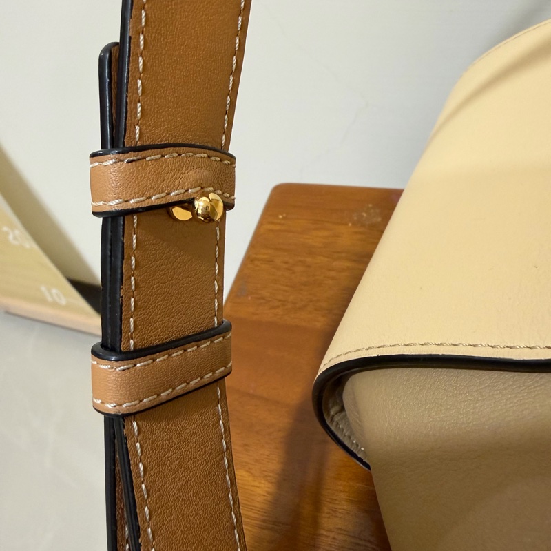 LOEWE Hammock 小號 拼色 奶茶色 淺駝色 九成新-17