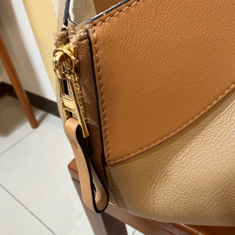 LOEWE Hammock 小號 拼色 奶茶色 淺駝色 九成新-22