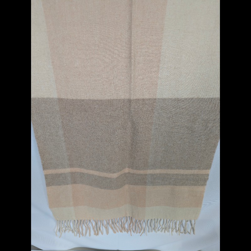 莉亞精品♡Chloe 米黃色圍巾 二手美品-3