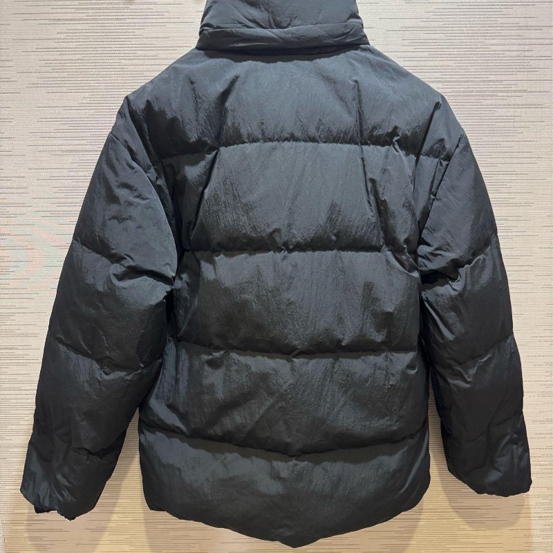 💎Han's house精品服飾💎Burberry 刺繡 戰馬 防水 羽絨 外套 雙面穿 原價69000-1