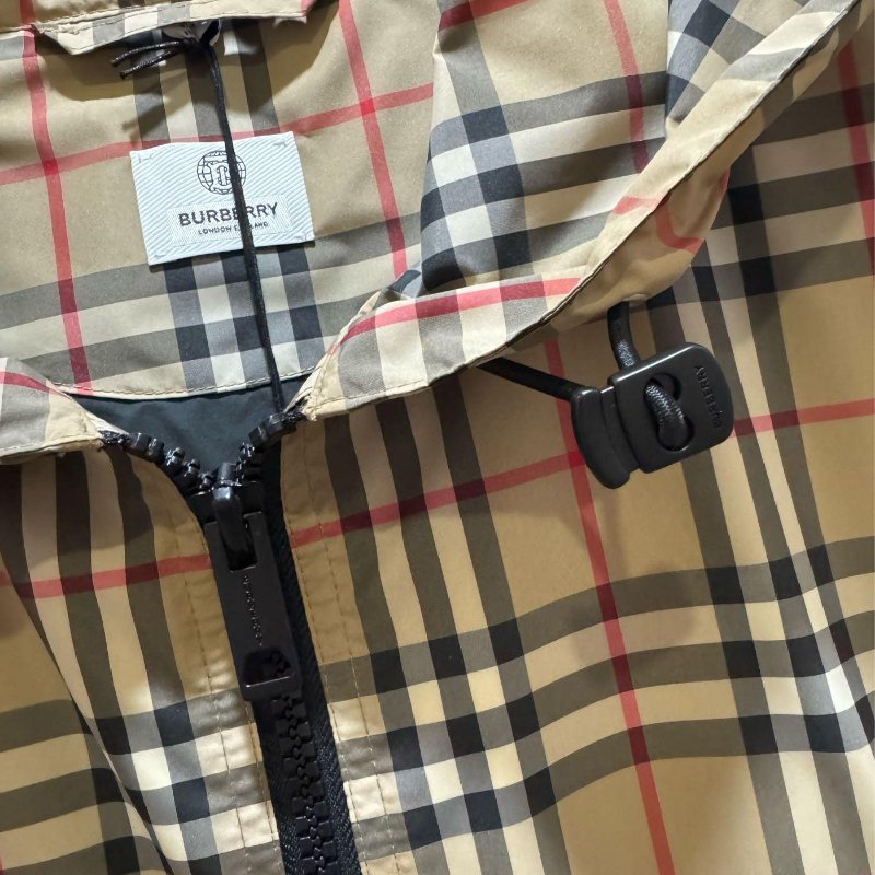 💎Han's house精品服飾💎Burberry 格紋 風衣 連帽 外套 原價49100-1