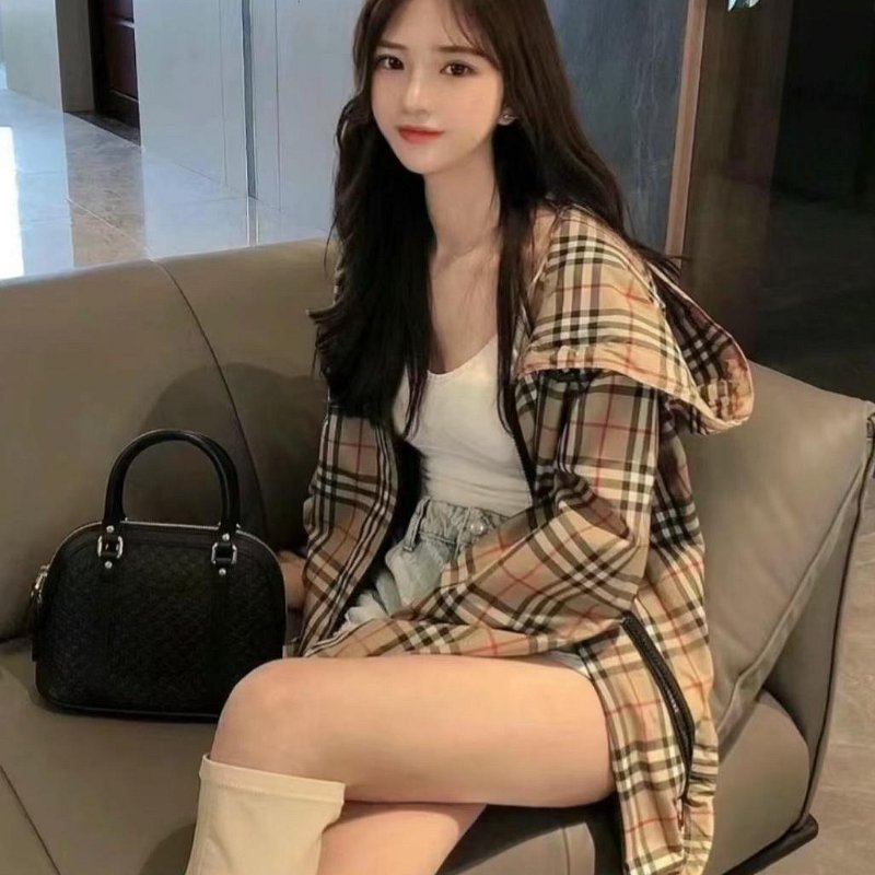 💎Han's house精品服飾💎Burberry 格紋 風衣 連帽 外套 原價49100-5