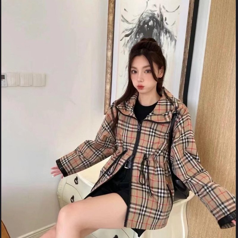 💎Han's house精品服飾💎Burberry 格紋 防水 尼龍 風衣 連帽 外套 原價40200-3