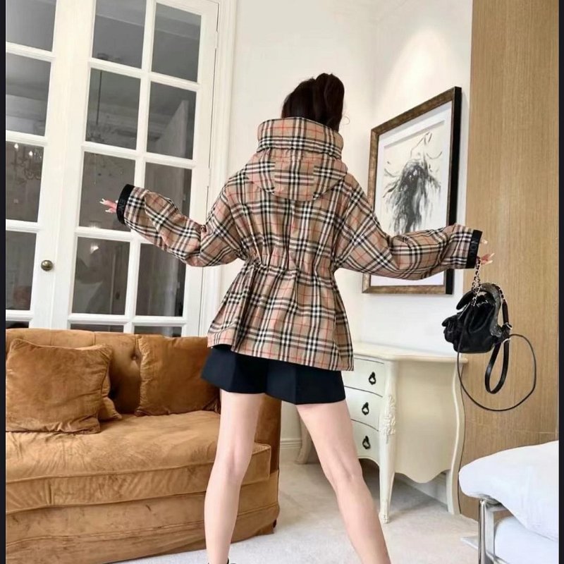 💎Han's house精品服飾💎Burberry 格紋 防水 尼龍 風衣 連帽 外套 原價40200-4