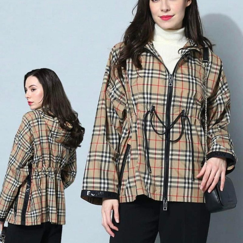 💎Han's house精品服飾💎Burberry 格紋 防水 尼龍 風衣 連帽 外套 原價40200-6
