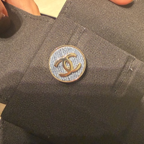 Chanel 全新牛仔色LOGO耳釘 （單隻）