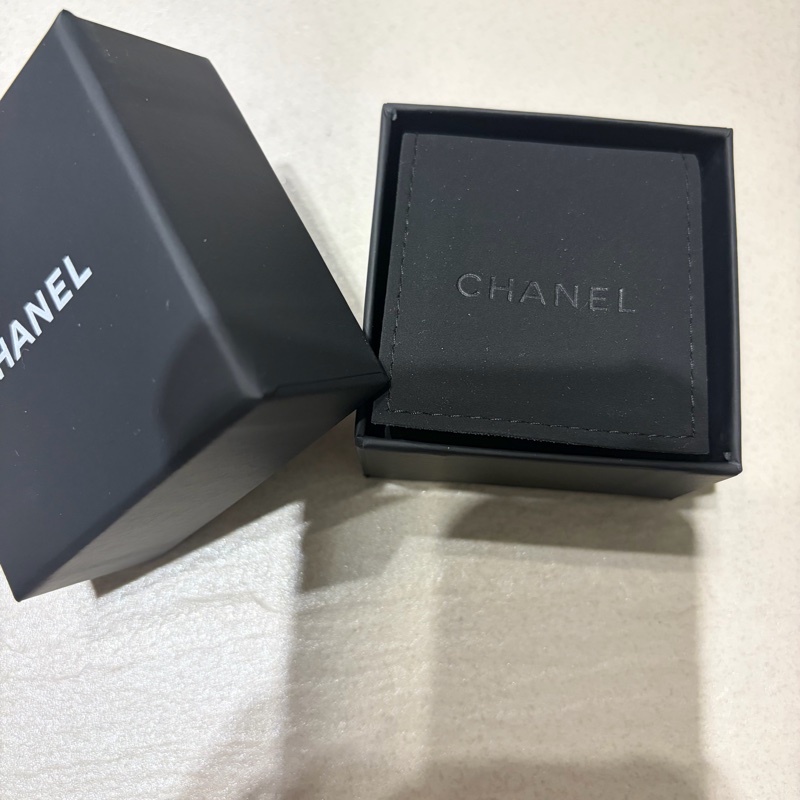 Chanel 全新牛仔色LOGO耳釘 （單隻）-5