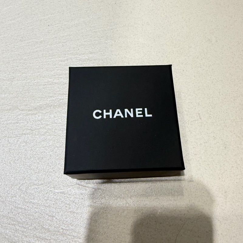 Chanel 全新牛仔色LOGO耳釘 （單隻）-11