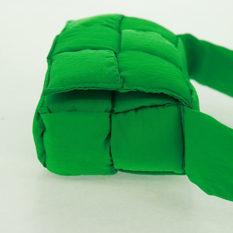 【日本直送】BOTTEGA VENETA MAXI INTRECCIATO 帶襯墊高科技卡式包尼龍正品 bs32291V-3