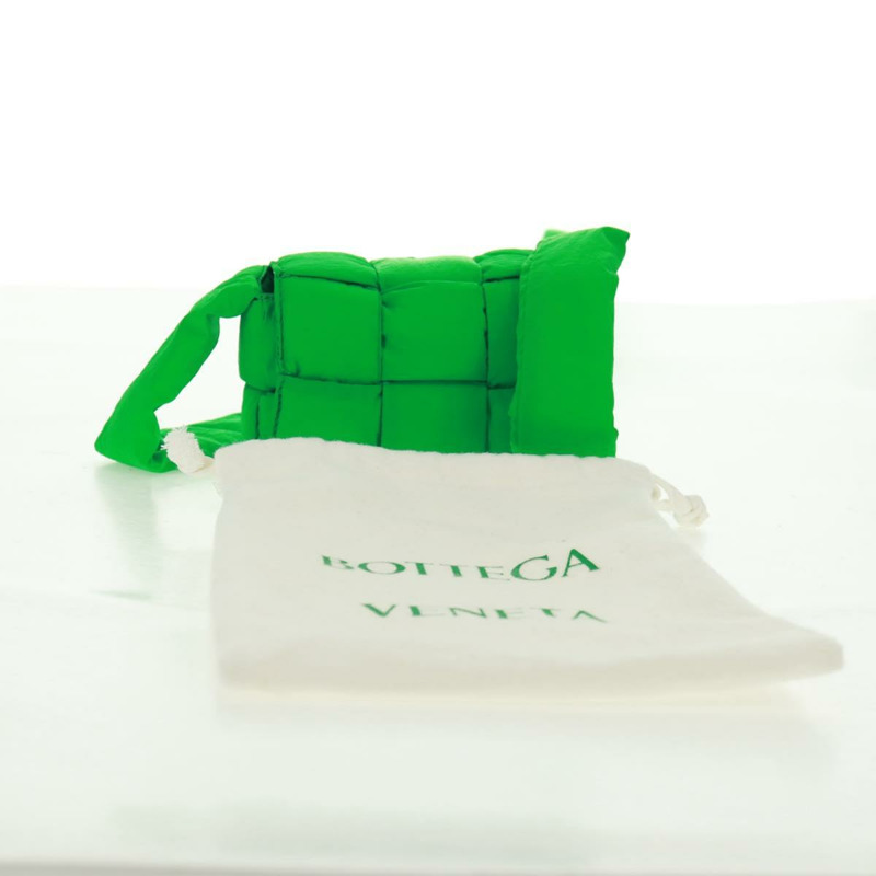 【日本直送】BOTTEGA VENETA MAXI INTRECCIATO 帶襯墊高科技卡式包尼龍正品 bs32291V-11