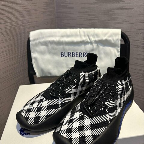 💎Han's house精品服飾💎BURBERRY 格紋 套襪 鞋 原價27500