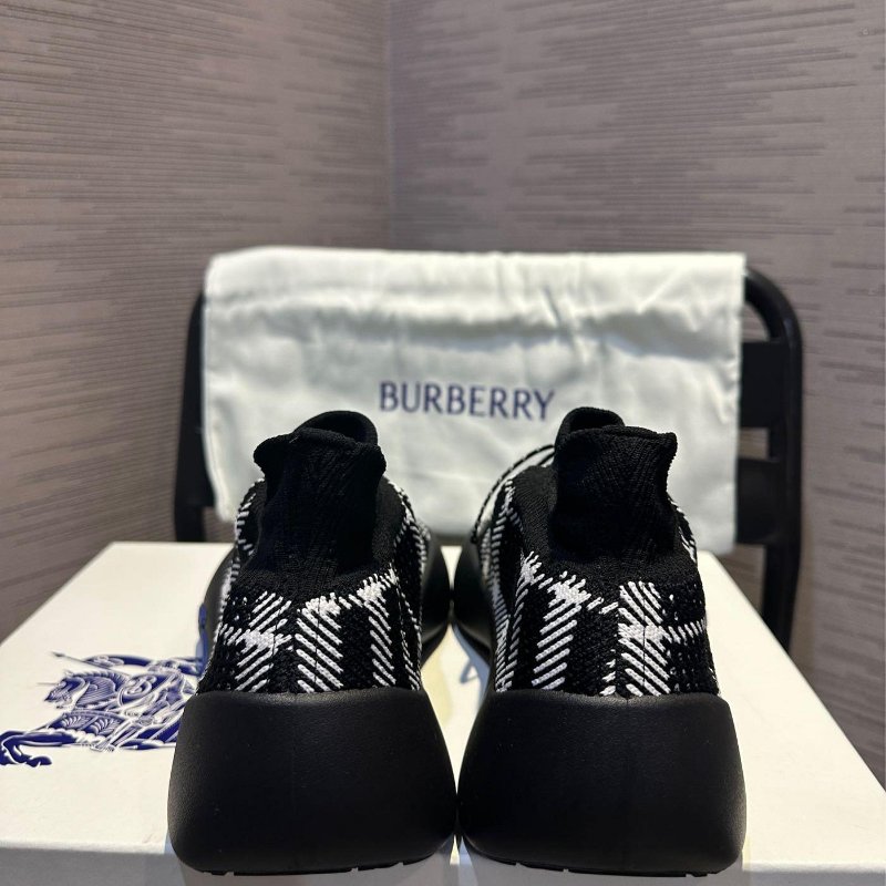 💎Han's house精品服飾💎BURBERRY 格紋 套襪 鞋 原價27500-1