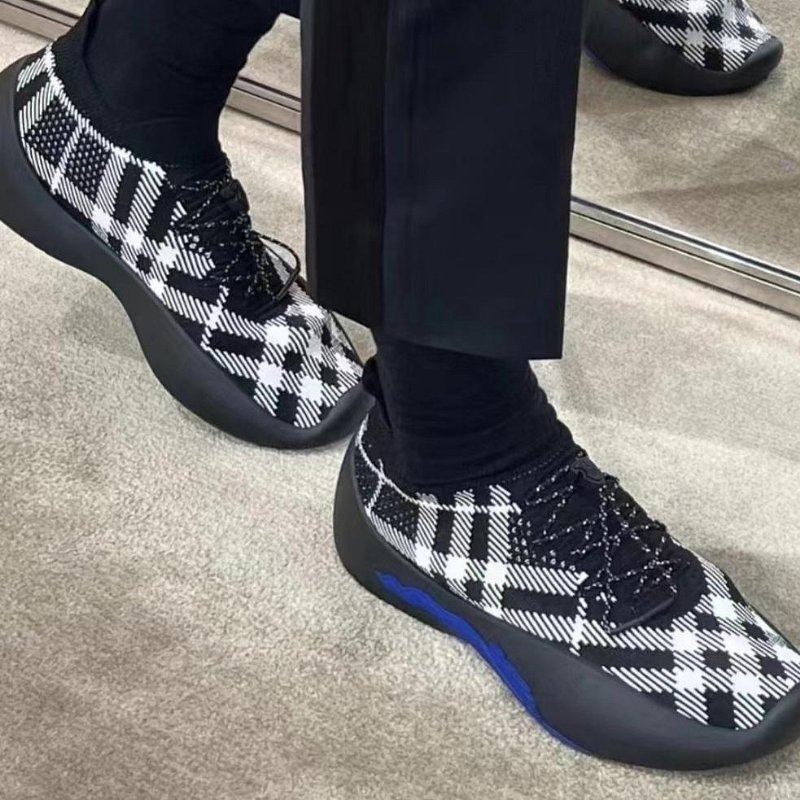 💎Han's house精品服飾💎BURBERRY 格紋 套襪 鞋 原價27500-2