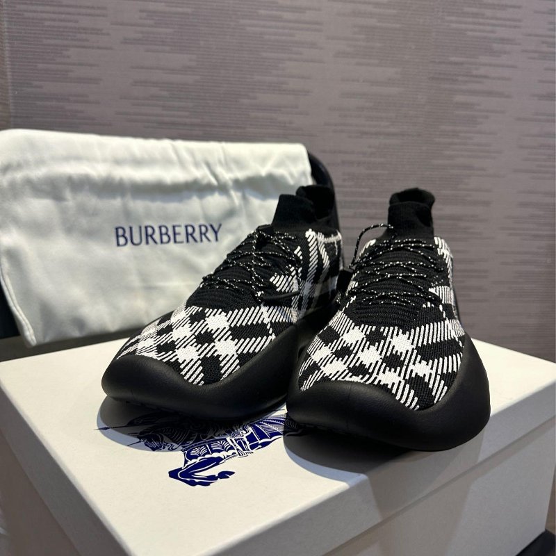 💎Han's house精品服飾💎BURBERRY 格紋 套襪 鞋 原價27500-4