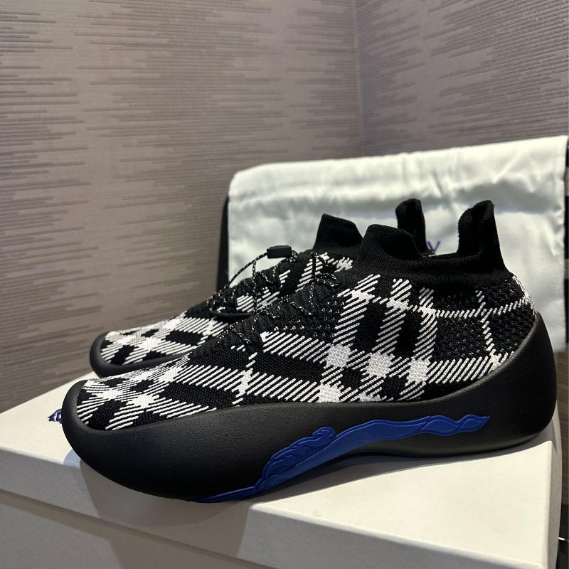 💎Han's house精品服飾💎BURBERRY 格紋 套襪 鞋 原價27500-6