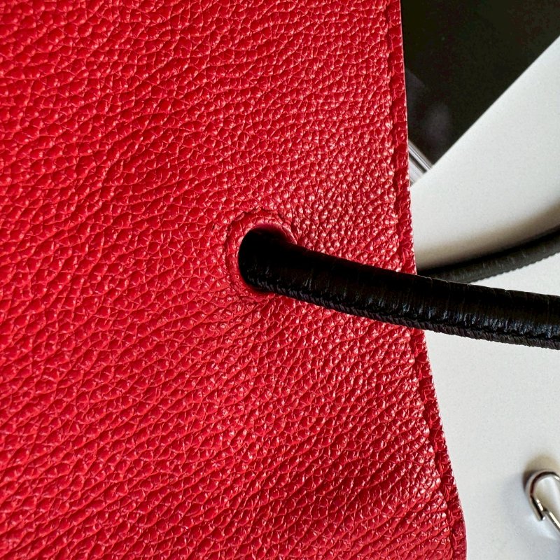 ✨短暫出門無腦帶 BALENCIAGA 紅色牛皮紙袋手提斜背包-8