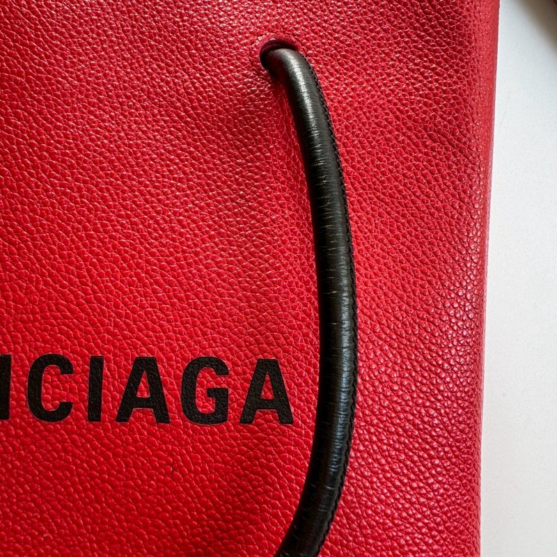 ✨短暫出門無腦帶 BALENCIAGA 紅色牛皮紙袋手提斜背包-10