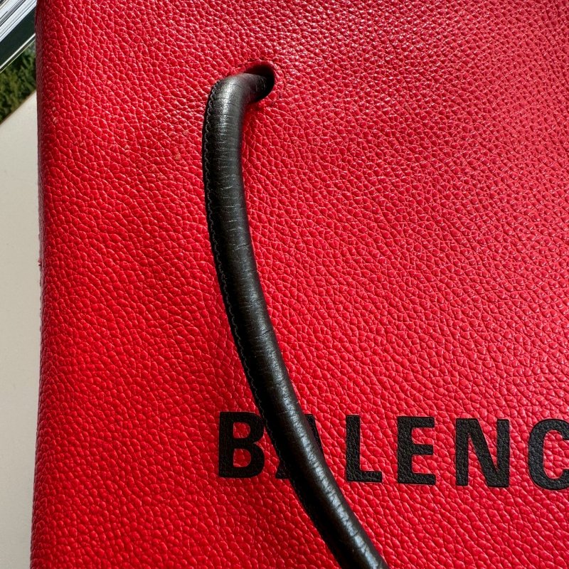 ✨短暫出門無腦帶 BALENCIAGA 紅色牛皮紙袋手提斜背包-11