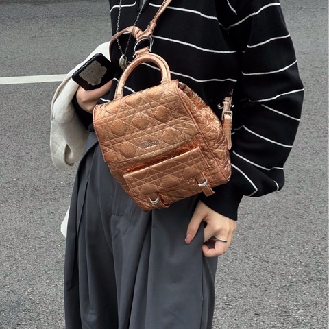 【95%新 Dior肩背包 Stardust金屬爆裂紋✨ 全網最低價！】