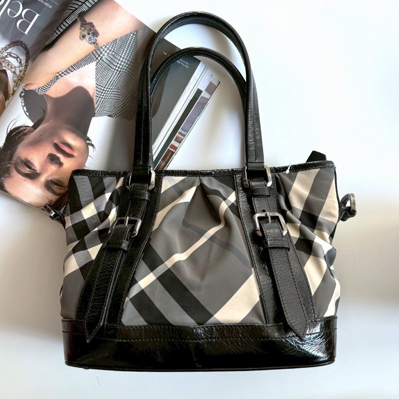 ✨全網最低🎉復古款 BURBERRY 黑色格紋經典手提包-0