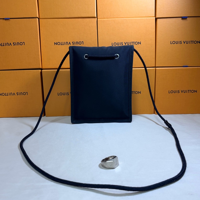 ✨經典百搭 Balenciaga 巴黎世家 黑草寫logo 斜背小包/手機包-3