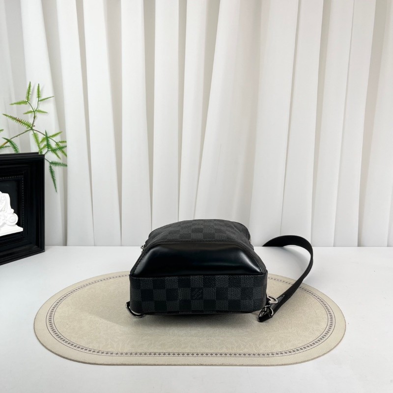 LV路易威登 黑灰棋盤格胸包 智能肩帶設計 可左替右換 包型硬挺 可單肩可斜挎-2