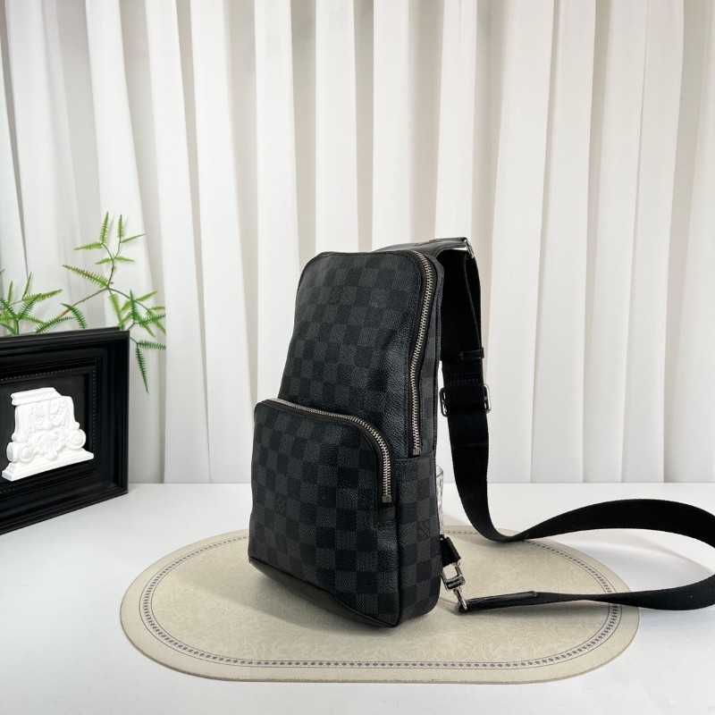 LV路易威登 黑灰棋盤格胸包 智能肩帶設計 可左替右換 包型硬挺 可單肩可斜挎-4