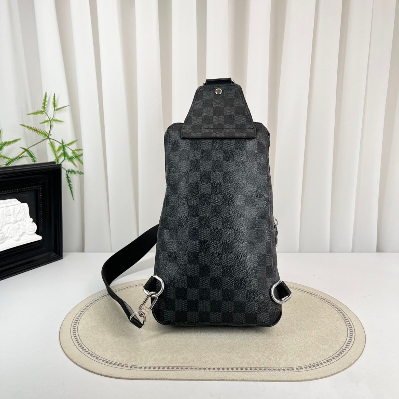 LV路易威登 黑灰棋盤格胸包 智能肩帶設計 可左替右換 包型硬挺 可單肩可斜挎-6