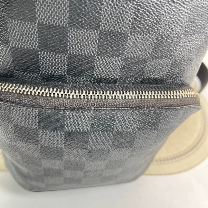 LV路易威登 黑灰棋盤格胸包 智能肩帶設計 可左替右換 包型硬挺 可單肩可斜挎-8