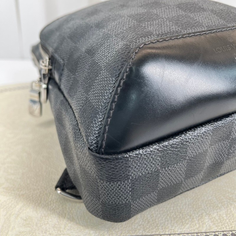 LV路易威登 黑灰棋盤格胸包 智能肩帶設計 可左替右換 包型硬挺 可單肩可斜挎-15