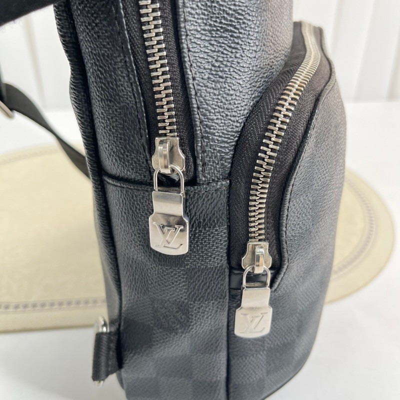 LV路易威登 黑灰棋盤格胸包 智能肩帶設計 可左替右換 包型硬挺 可單肩可斜挎-16