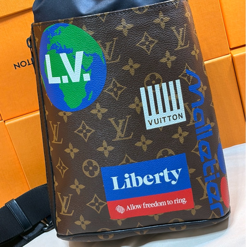 🥤百事可樂聯名LV  路易威登 Louis Vuitton 抽繩水桶老花大胸包/肩背包/斜背包-2