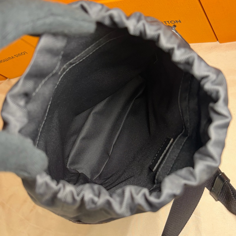 🥤百事可樂聯名LV  路易威登 Louis Vuitton 抽繩水桶老花大胸包/肩背包/斜背包-5